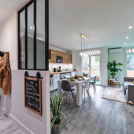 Coconut Palm Luxury Toulouse